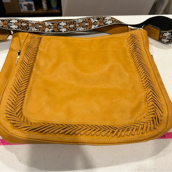 Jen & Co Vegan Leather Conceal Carry Shoulder Bag In Mustard(minor flaws)see pic - Picture 9 of 13
